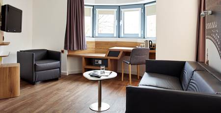 Suites Junior Hôtel Median Paris Porte de Versailles